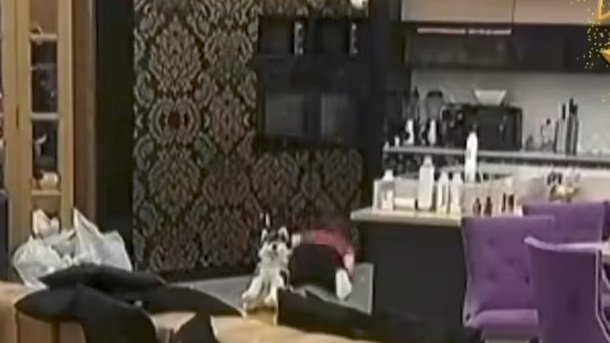 ghermanoar's tweet image. Lamentablemente #Andrea sufrió una caída por eso el vivo continúa cortado ¡Mucha mala suerte! Si se va una de las personas que junto con #Sol y #Zilli da más contenido ya no habría rivalidad y se volvería todo muy predecible #GranHermano