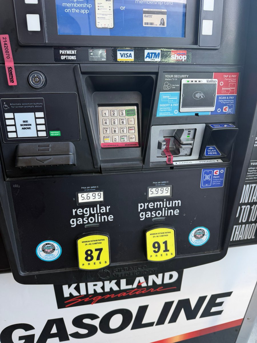 Andy voted for the lady both times 🪷🕺🇺🇦🌻😐🫥 tweet media