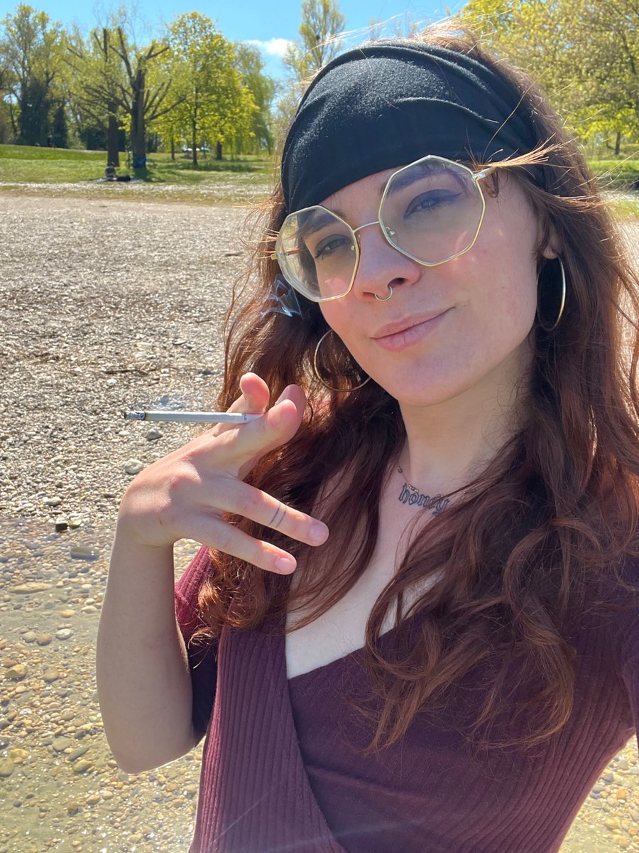 𝔭𝔬𝔩𝔩𝔢𝔫 tweet media