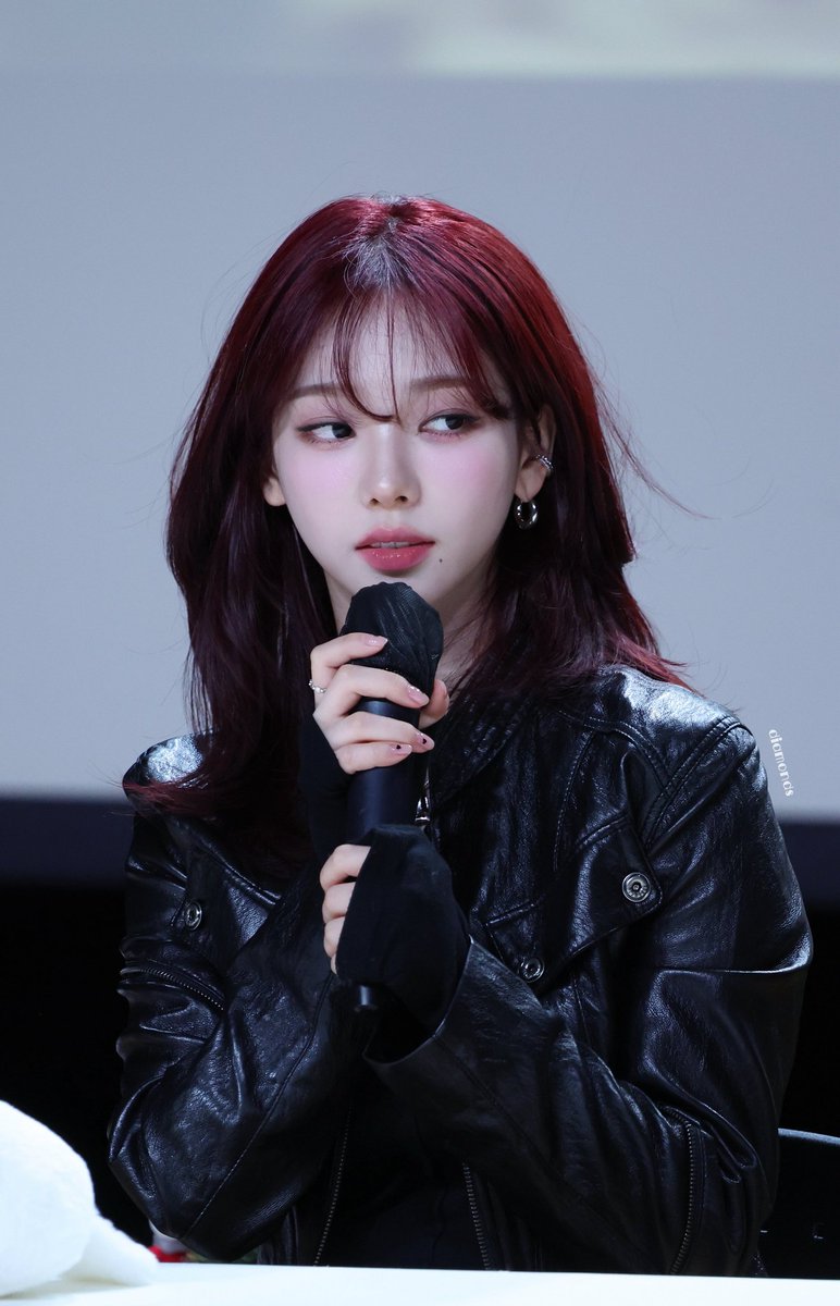 aefenty's tweet photo. this look was so insane how the lesbians survived https://t.co/aKbekBCUpD