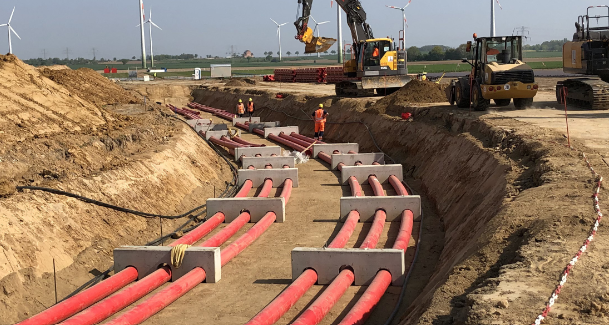 Max Bögl optimized energy corridor construction with #PlantSimulation.

The results:
• Simulations in 1 min vs. 22 days in reality
• 20% less equipment idle time
• 7% cost reduction

Weeks of testing → minutes of simulation.

Read the customer story: sie.ag/2MdECH