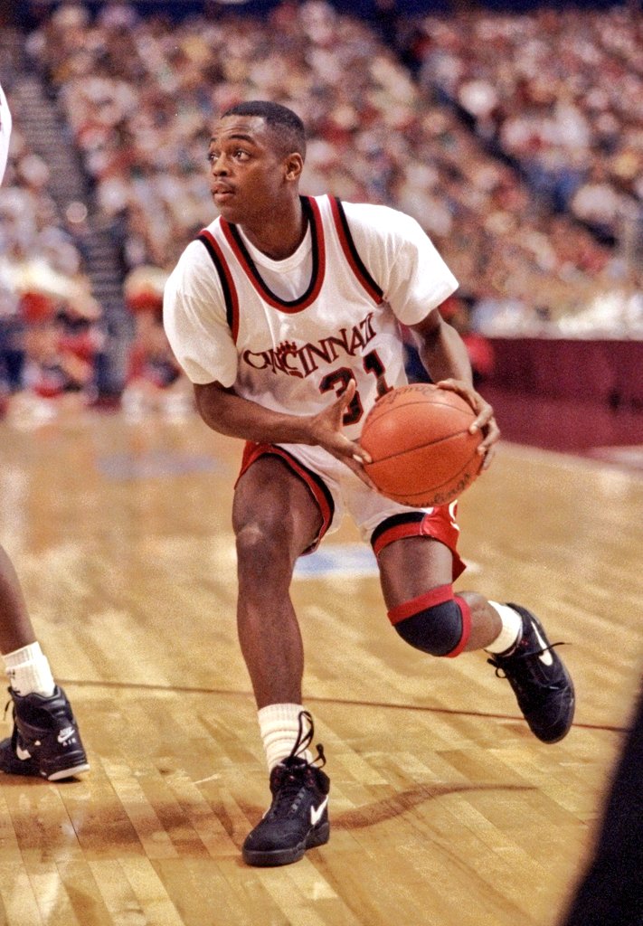 FB_Helmet_Guy tweet media