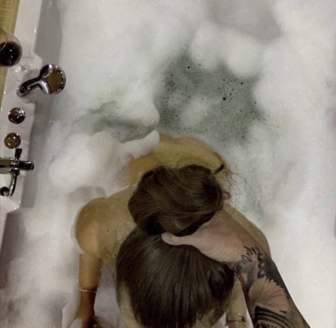 couple mood tweet media