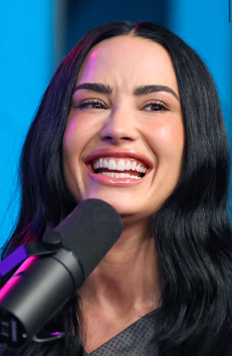 cecilia loves demi tweet media