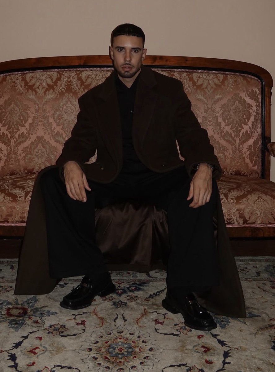 idatelalisa's tweet image. Sergio Reis the choreographer of LISA’s NikeSKIMS ad shared her “Bad Angel” post on his story

The choreo about to eat😱

 #ANYMAxLISA