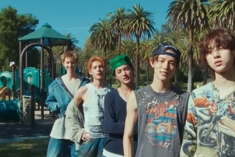 keonhohippo's tweet image. It's really time to say goodbye now. Thank you for accompanying me at that time of my life. You've made it easier. Funny enough I'm also entering a new stage of my life. Let's be together again. 

#Cortis #GreenGreen #RedRed