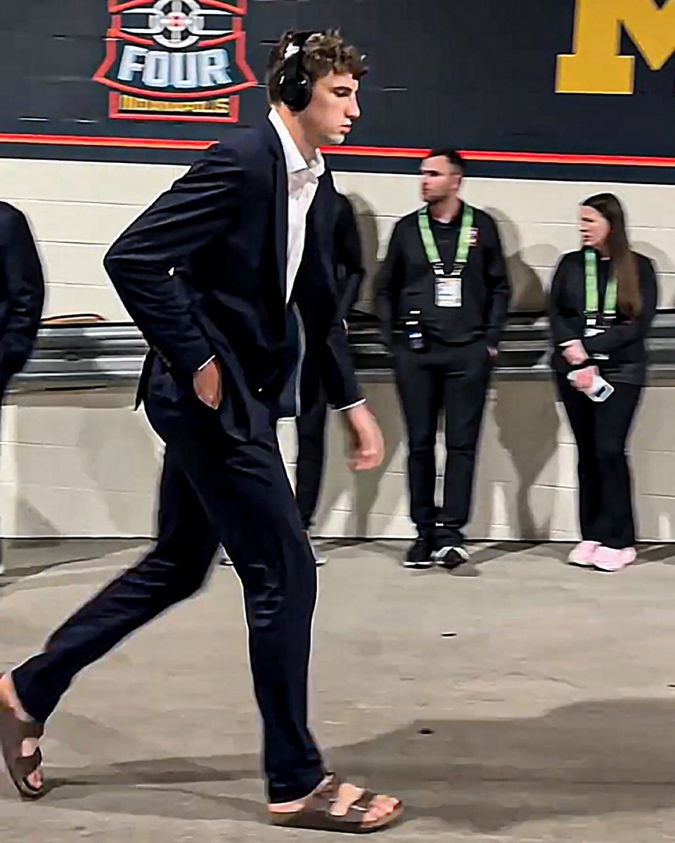 BET99Sportsbook's tweet image. Will Tschetter is letting the DOGS BREATHE ahead of the Natty 😭

#MarchMadness