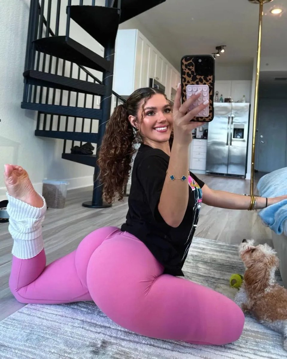 CfMommyParody's tweet photo. Keep staring at mommys scamass while you make a send on throne 🥰

2dfd catfish findom catfishfindom https://t.co/0WbbiHBXAi