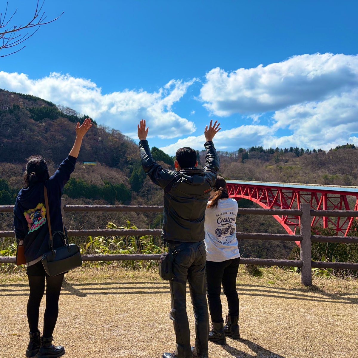 oroch_loop's tweet photo. 道の駅はっとうより
えきちょー、副えきちょー、ﾀｲﾁｮｰ
ご来場ありがとうございます😊

5月17日コーヒーバイクミーティング
よろしくお願いします🏍️

#バイク #バイクイベント 
#道の駅コラボ https://t.co/bq8niz0e6F