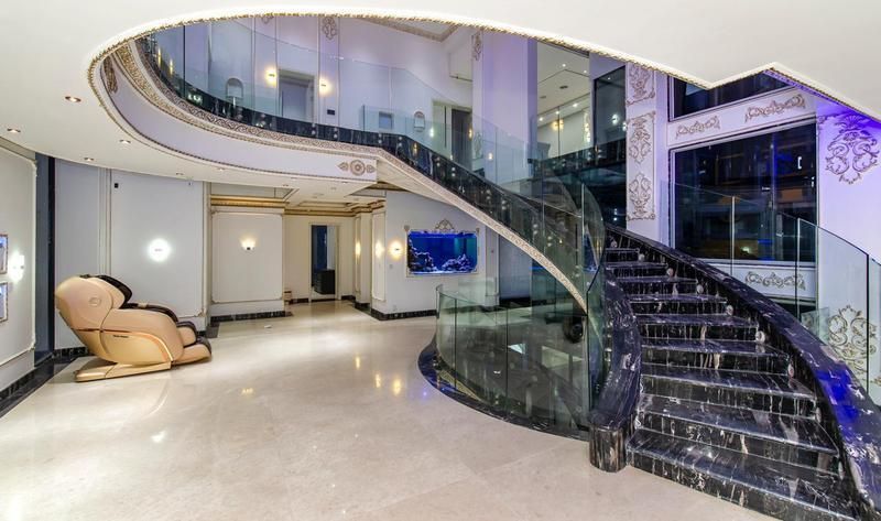 propcentralsa's tweet image. Luxury knows no bounds! View this R60,000,000 home at buff.ly/5aKkMQQ
9 Bedrooms| 5 Bathrooms| 6 Garages| Pool
Follow #PropertyCentral for #EXTREME property
#LuxuryLiving #SandtonDreams #HomeSweetHome