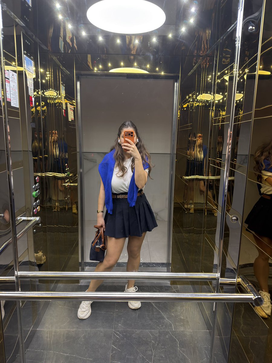 Havalar artık kulaklığını takıp ofise yürüyecek kadaar bahardırrrr 😍open.spotify.com/track/0fiQPbuo…