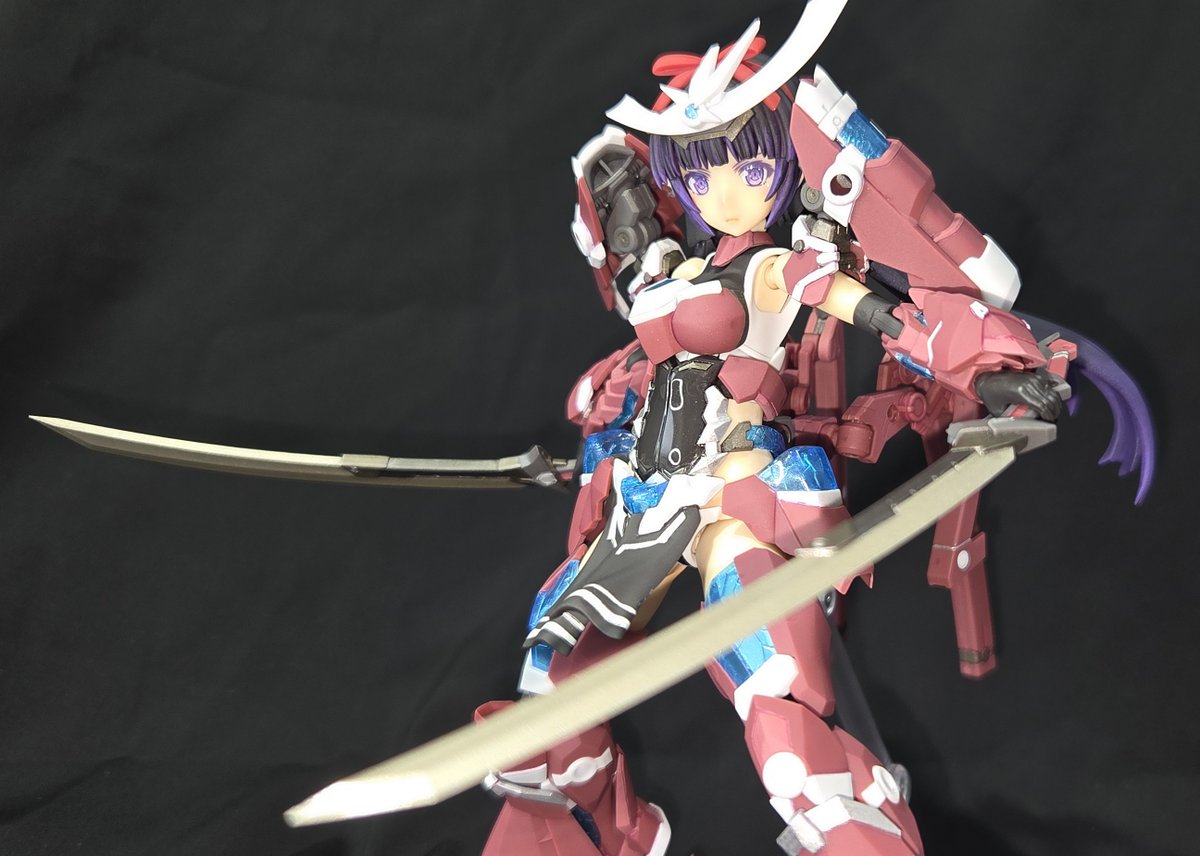 Notice_KOU's tweet photo. 長らく積んでたマガツキが完成しました
成形色ベ��スで基本筆塗り、髪のグラデーションと刀身だけスプレーで軽めに仕上げ
#FAガール　#フレームアームズ・ガール https://t.co/KtLv0MU6eF