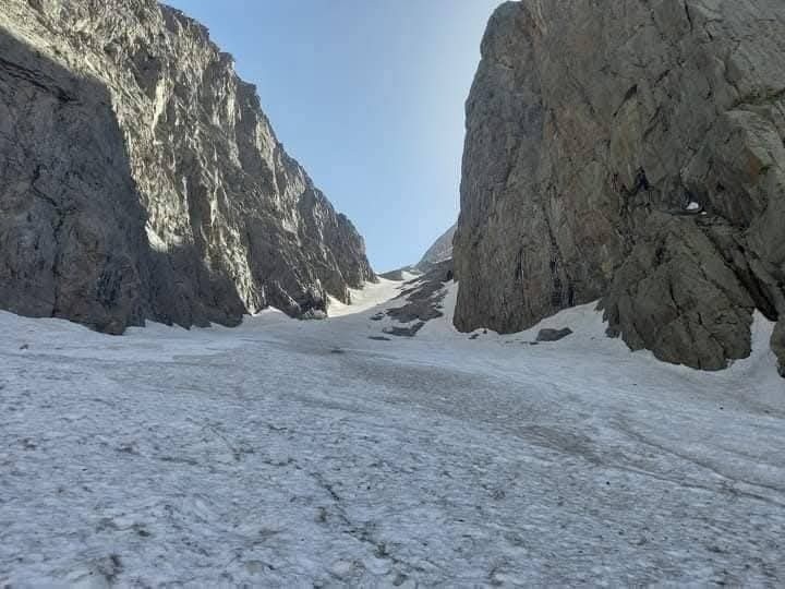 Thaluzam Pass, one place 2 completely different worlds Conecting Kumrat with Chitral this stunning pass transforms with the seasons.
Summer brings lush green meadows and vibrant life
Winter covers it in a peaceful blanket of snow ❄️
Same place. Different magic.
#ThaluzamPass