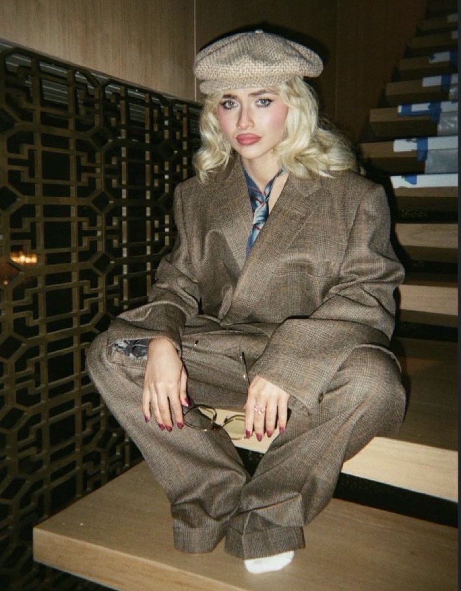 liz on fire . ۫ ꣑ৎ . tweet media