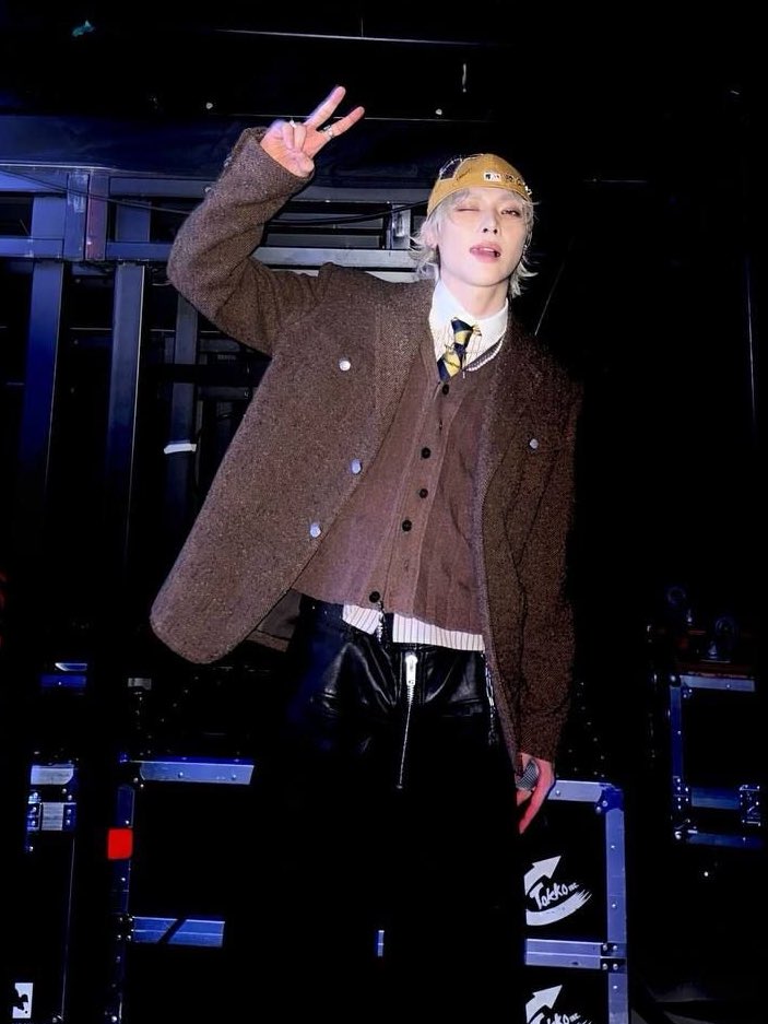 liz on fire . ۫ ꣑ৎ . tweet media