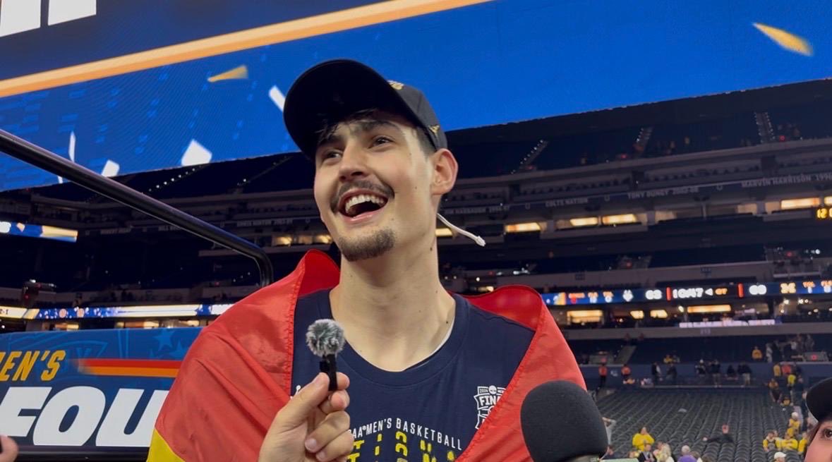Mejor regalo de cumpleaños imposible para Aday Mara: campeón de la NCAA!!!

Hemos podido hablar con él y en nada tenéis las declaraciones en <a href="/college_360_/">College 360</a>