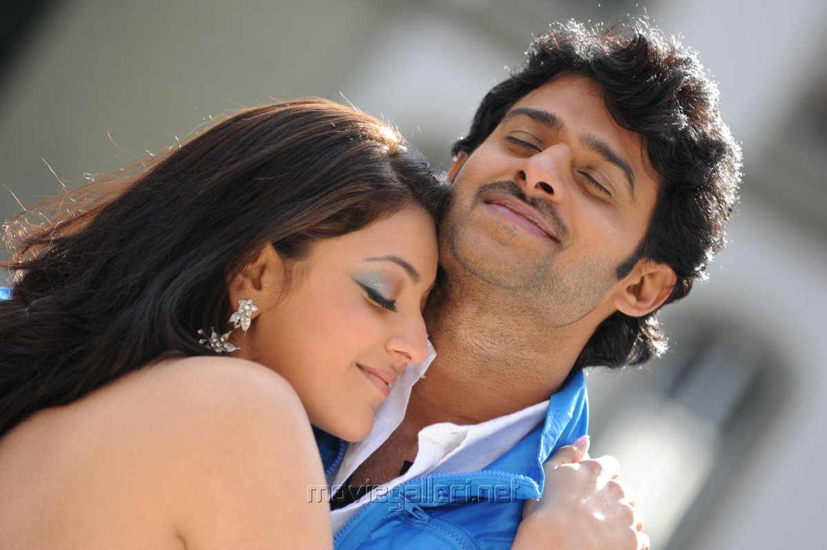 PrabhasNetwork_'s tweet photo. That Innocence, Ultimate Charm, Beauty of Both #Prabhas & #KajalAggarwal 😍❤️🔥🫠
Made Pure Magical Chemistry OnScreen ✨💙🖤
This Moment in #InkaEdho Song is 🙌🥹
#Darling #Darling4K https://t.co/Vpno1AOEYj
