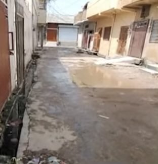 vopm_urdu's tweet image. In Rawalpindi, a sacred #Quran was burned and thrown into the street amid a land dispute between #Muslims, but innocent  #Christians faced threats and were told their homes would be set ablaze.
Driven by fear, families fled with nothing but hope to survive.
#Blasphemy