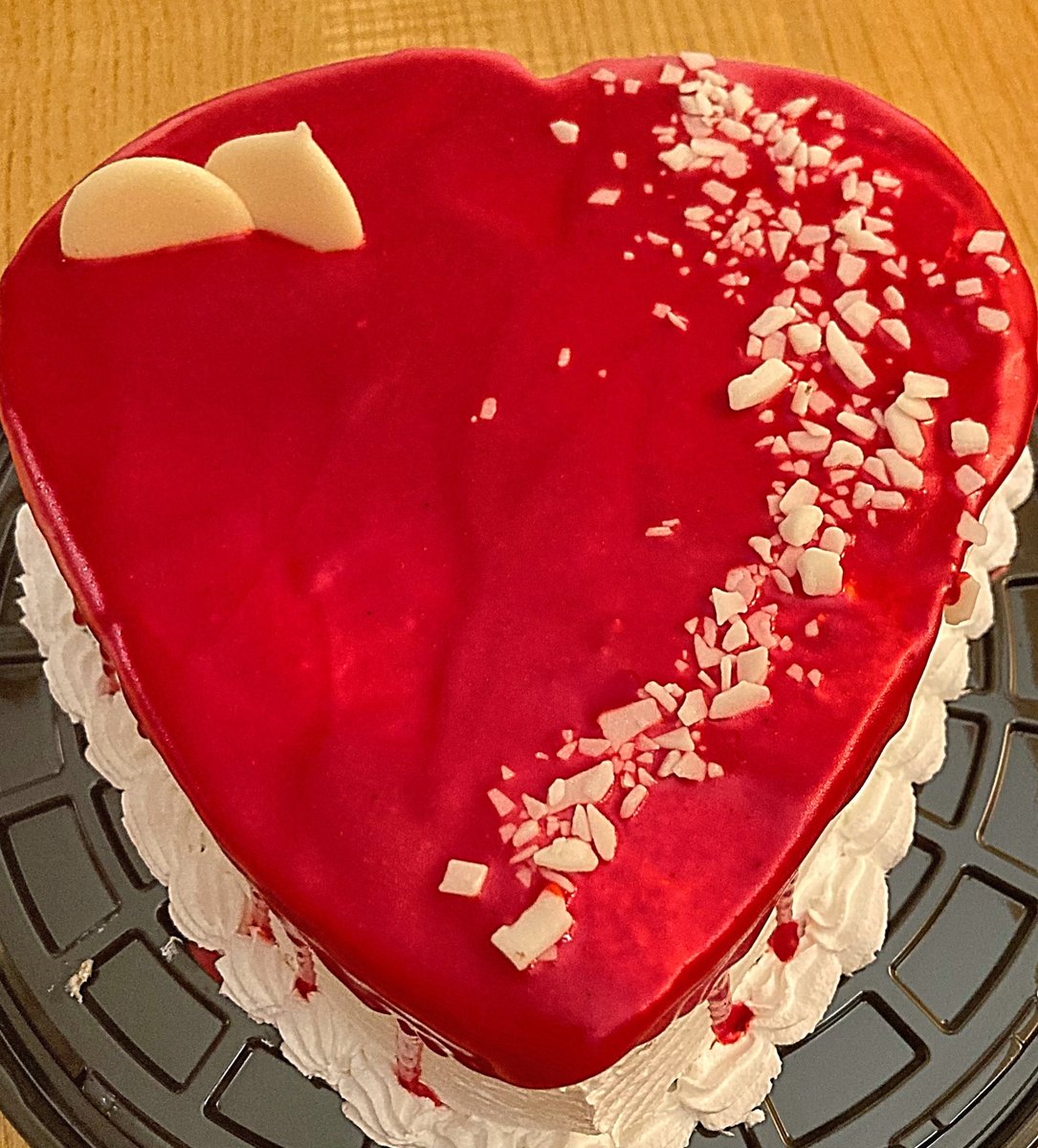 Za mog sina jedno srce, jer logika sputava, ljubav daje snagu, život je čudo, to me on naučio....pre 17g. kada je imao 5 meseci i čitavih 6kg operisano mu je srce i produžen život, od tad slavimo kao još jedan njegov rodjendan na ovaj praznik Blagovesti ❤️💫🧚‍♀️