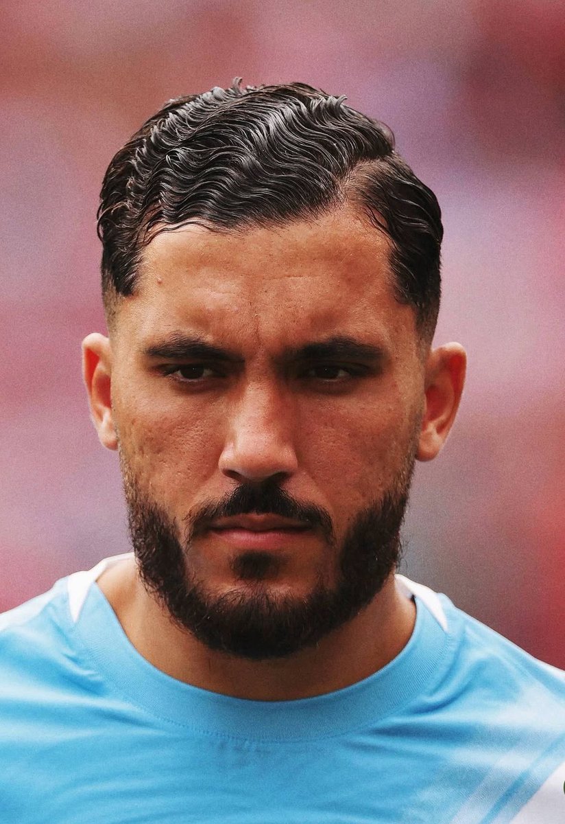 𝐄𝐉 tweet media