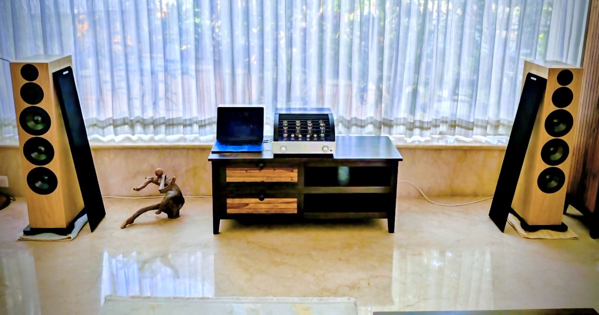 Absolutephase's tweet photo. Another amazing installation of the PrimaLuna EVO 400 Tube int amp &amp; the Ophidian Incanto Loudspeakers. 
#primaluna #ophidianaudio #india #bengaluru https://t.co/vDjRVNkaR6