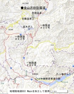 ktr_tonesabo's tweet photo. #長野原出張所から 吾妻川の右支川白砂川支流・金山沢川筋の #金山沢砂防堰堤 を紹介します。大雨により上流域で土石流が発生した時に岩や流木などを溜め、溜まったら次の土石流に備えて除去する管理型の鋼製スリット堰堤です。場所は白砂川沿いの一般国道292号を車で約30分（約20km）。 https://t.co/AmgBw3Gagl