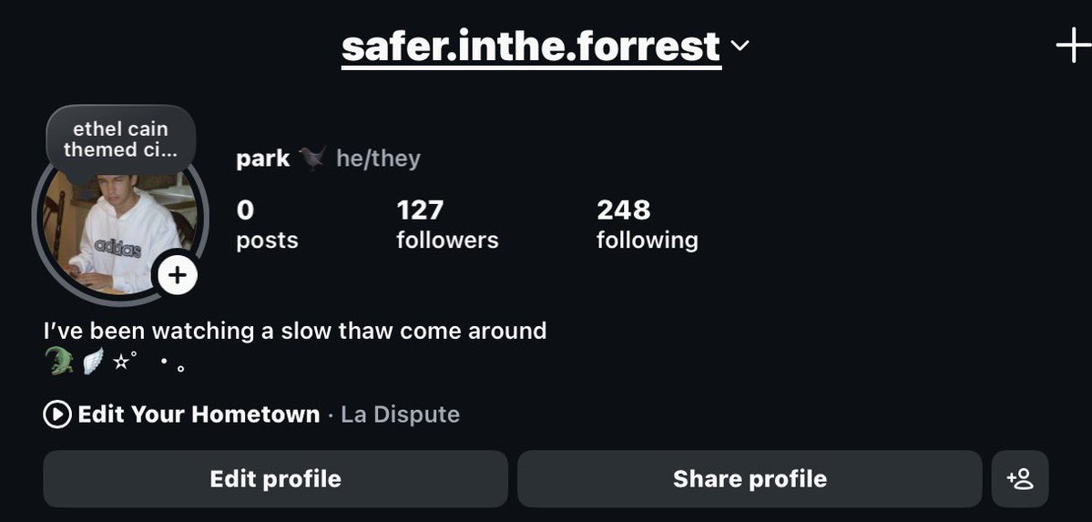 parker |-/ isn’t driving the car 🐦‍⬛ tweet media