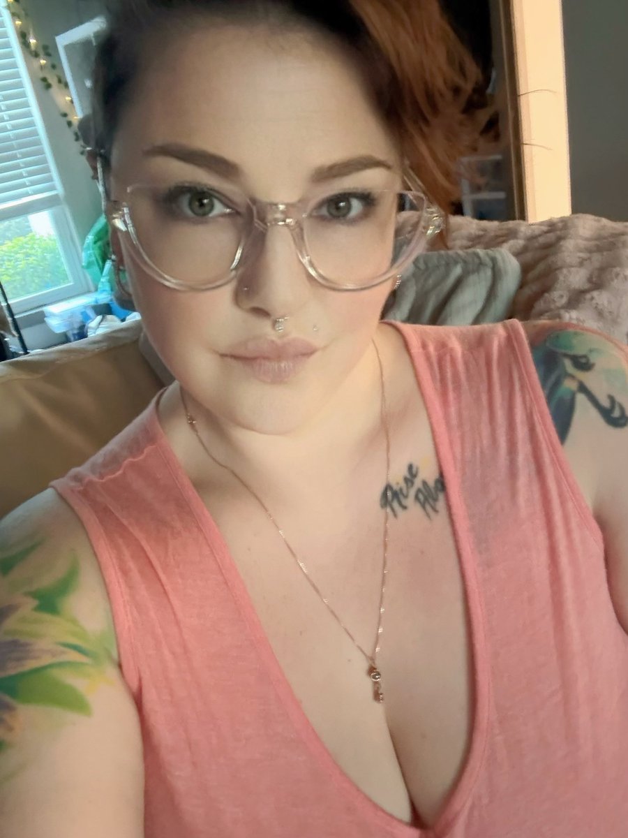 RavenCait85's tweet photo. Swipe for more- I’m a good tease 😉 and there’s more to see on my other socials check out my LinkTree for more https://t.co/gJqRzdkugW