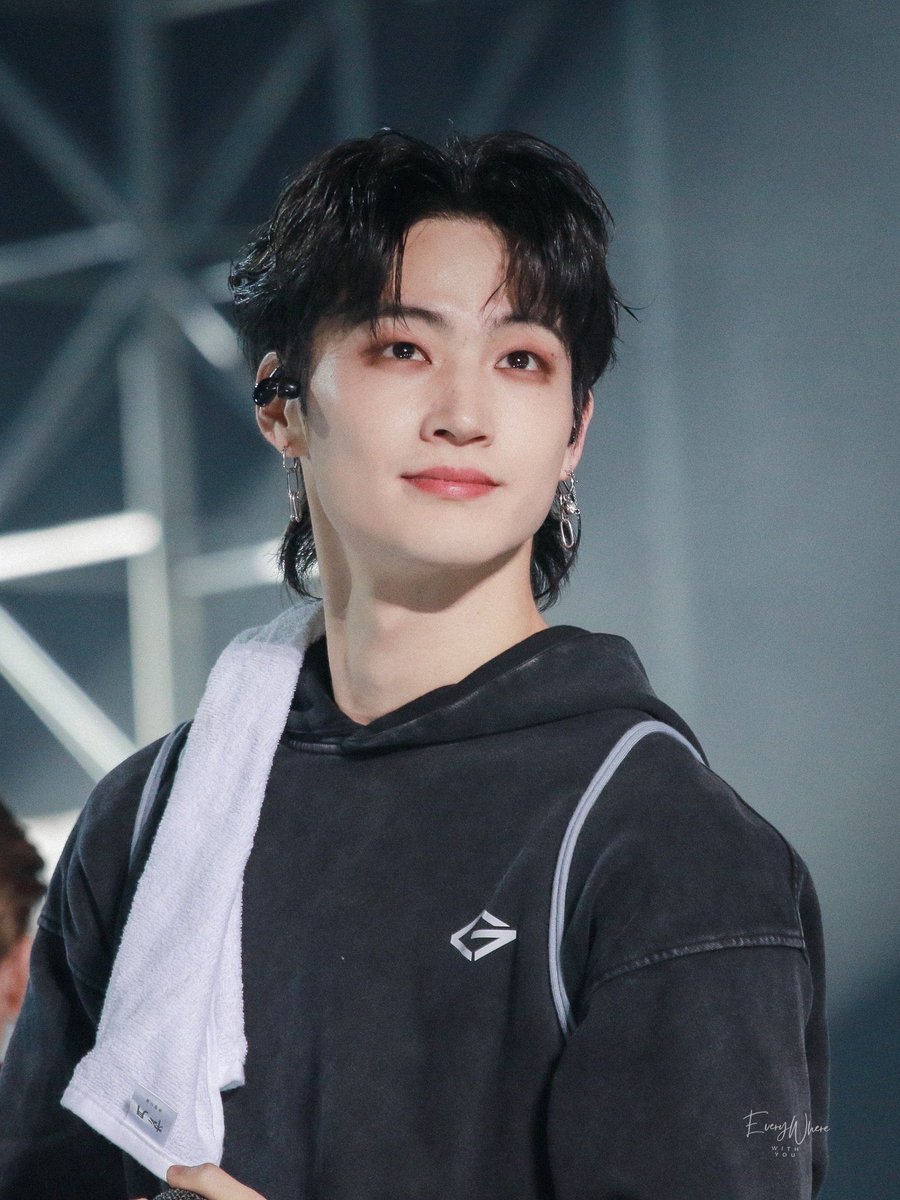 All Arõund JAY B¨ tweet media