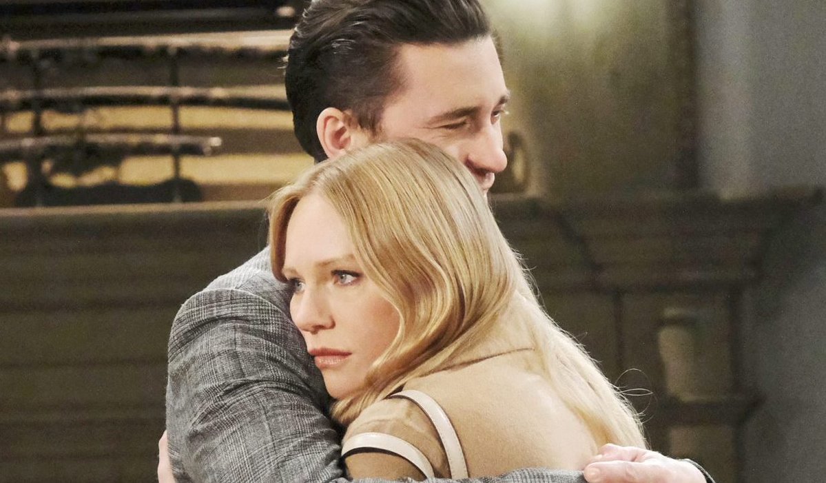 sarakenned92408's tweet image. my babiessssssss!!!!! I really miss them the show just isn't the same without them they DESERVED their happy ending can't believe it'll be 4 years this year since abby was killed off ugh (I know rumors of sofia mattson being a recast abby idk how true that is tho) #chabby #DOOL