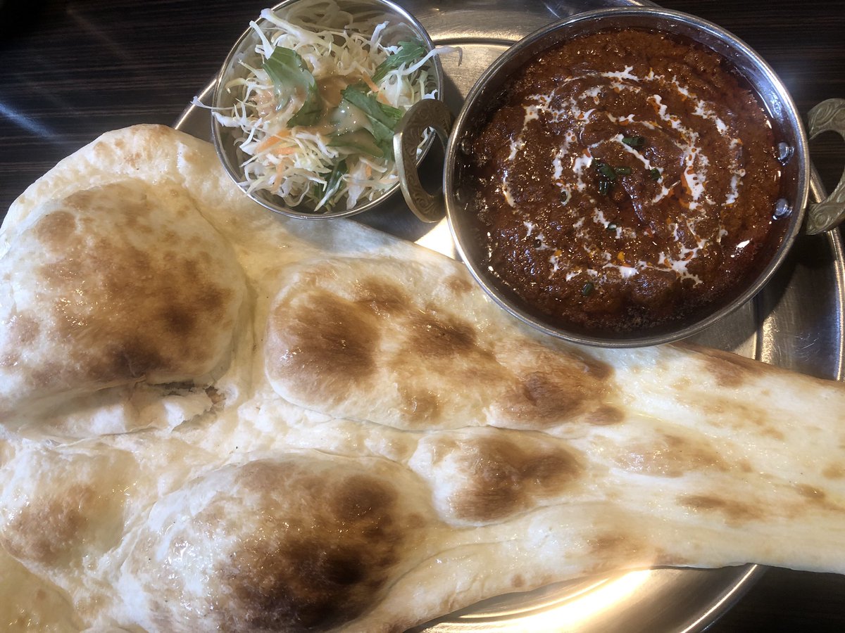 雨降る寒い中のタイヤ交換終わったー！
頑張ったご褒美にネパールのカレーを食べに来た😋🍛

激辛でラム肉うまい✨️✨️
そしてナンがでかい😂