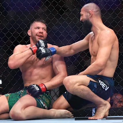 Kırmızı Köşe tweet media