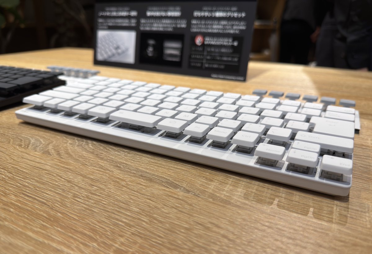 NANA_CoRRiENTE's tweet image. 取材2件目は、「FMV Keyboard X」 です。

FMVキーボードマイスターの藤川さんと、矢崎(@ACCN) さんによる対談も。

まさかのラピドリ x ガスケットマウント構造www

#FMV #FCCL #Fujitsu