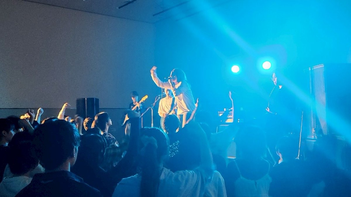 gufolk's tweet photo. こんにちは！！！！
今後の活動のスケジュールです！！
4/15(水)丸池ライブ！
4/18(土)🌟新歓ライブ！(大ホール)
4/21(火)丸池ライブ！
5/1(金)丸池ライブ！

ちょーカッコいいライブするんで
ぜひ見に来てください！！！🎸🤘🤩

#フォーク村　#軽音　#ライブ
#新歓　#岐阜大学 https://t.co/kiXVW17wxo