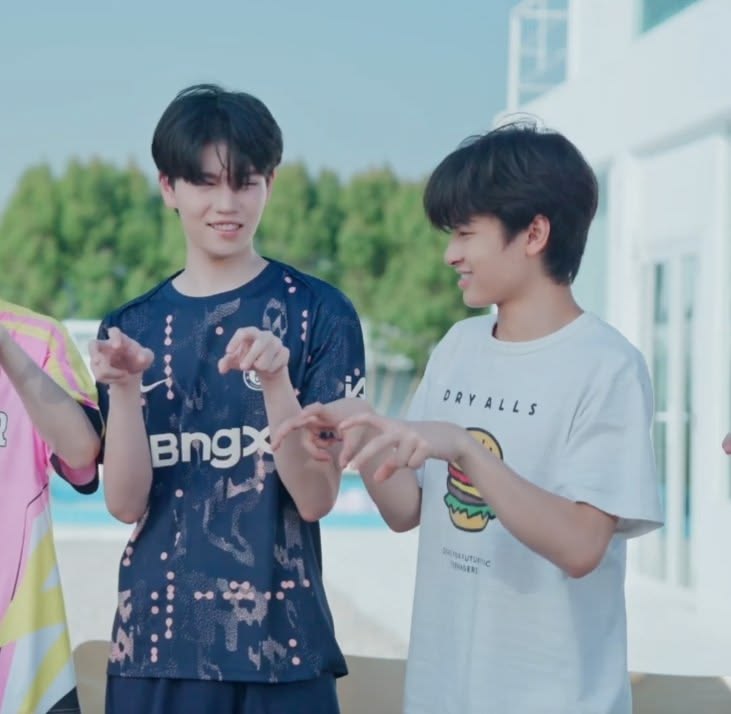 พีวี tweet media