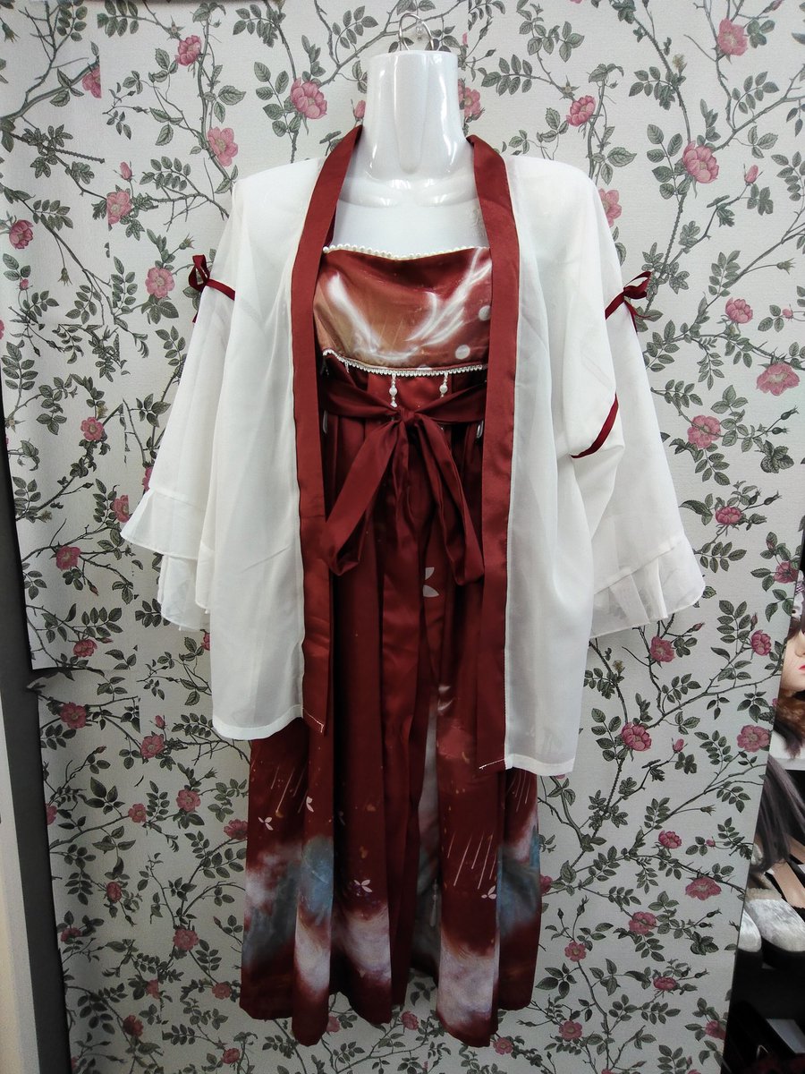 closetyumemiru's tweet photo. 春服、続々入荷中✨

華ロリもございます🌸

赤みのあるオレンジジャンスカに、透け感の羽織が春にピッタリ！
店頭にてお取り扱い���です🙌リユース商品のためすべて1点ものになります。
#華ロリ #ロリータ https://t.co/rzXWQTahLF