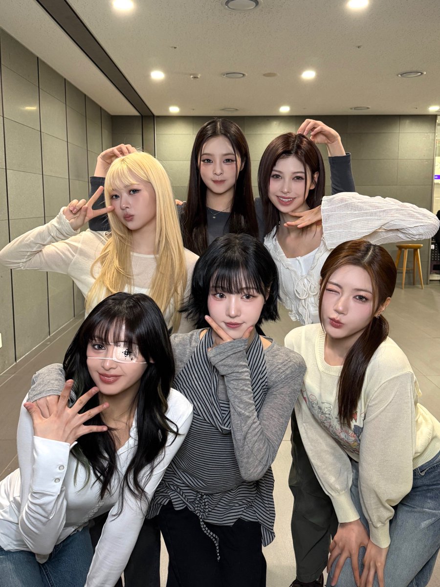 atheart_titan's tweet photo. [📸]

K-pop On Air 🦋🚪

#AtHeart #앳하트 #ButterflyDoors https://t.co/hQ6ggUk1es