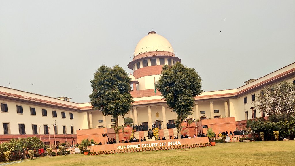 Urgent mention in Supreme Court: 

Lawyer: A four year old has been raped in Ghaziabad. Though injury shows grave sexual assault, FIR lodged after great difficulty. If this way things go on then what! Needs urgent hearing. We want transfer of probe. 

CJI: Who has complained?