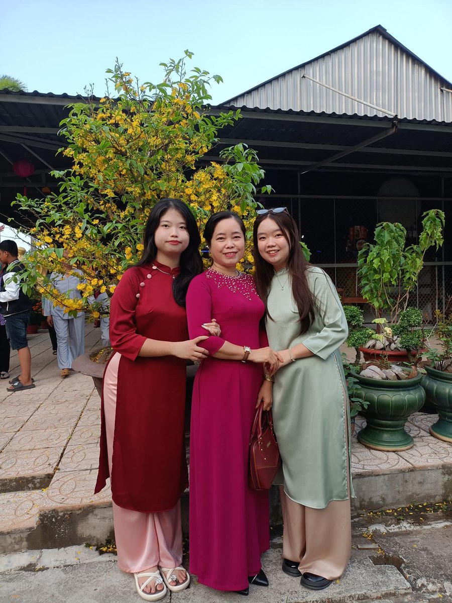 Cô Giáo Cấp 2 tweet media