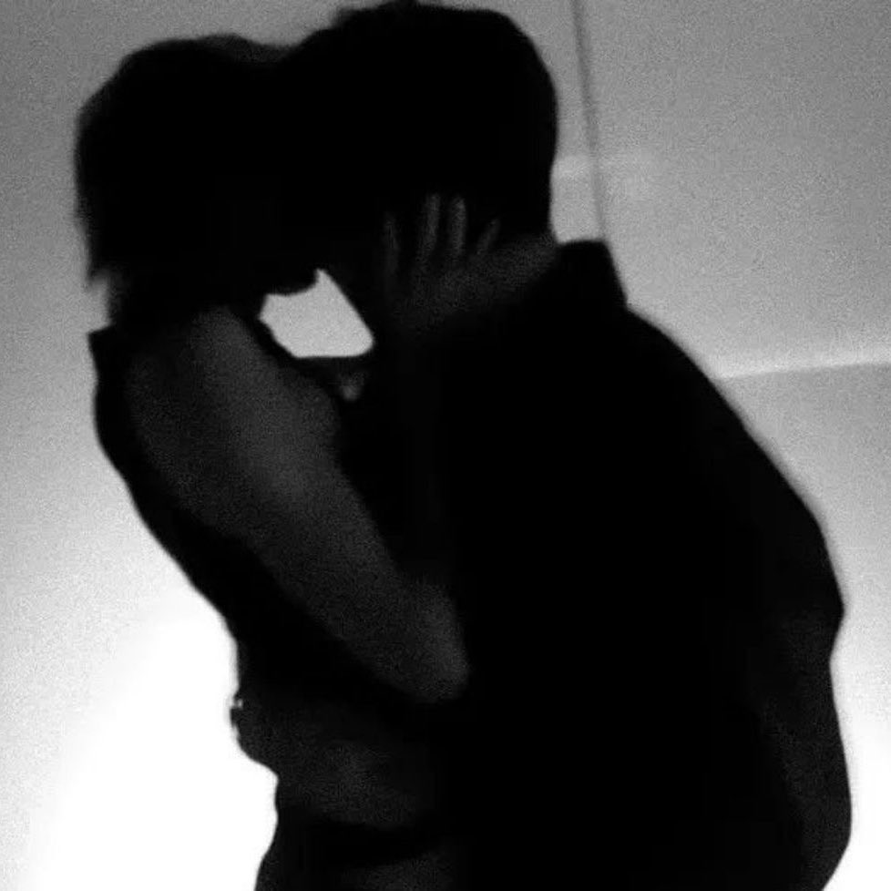 ggkvte7's tweet photo. a 🔞 #taekookau 

where Jungkook and Taehyung have been enemies since childhood and have always competed.

At the ages of 28 and 26, the two attended their parents' company event and ended up getting stuck in the elevator together, leading them to share how they 𝘵𝘳𝘶𝘭𝘺 feel about each other.