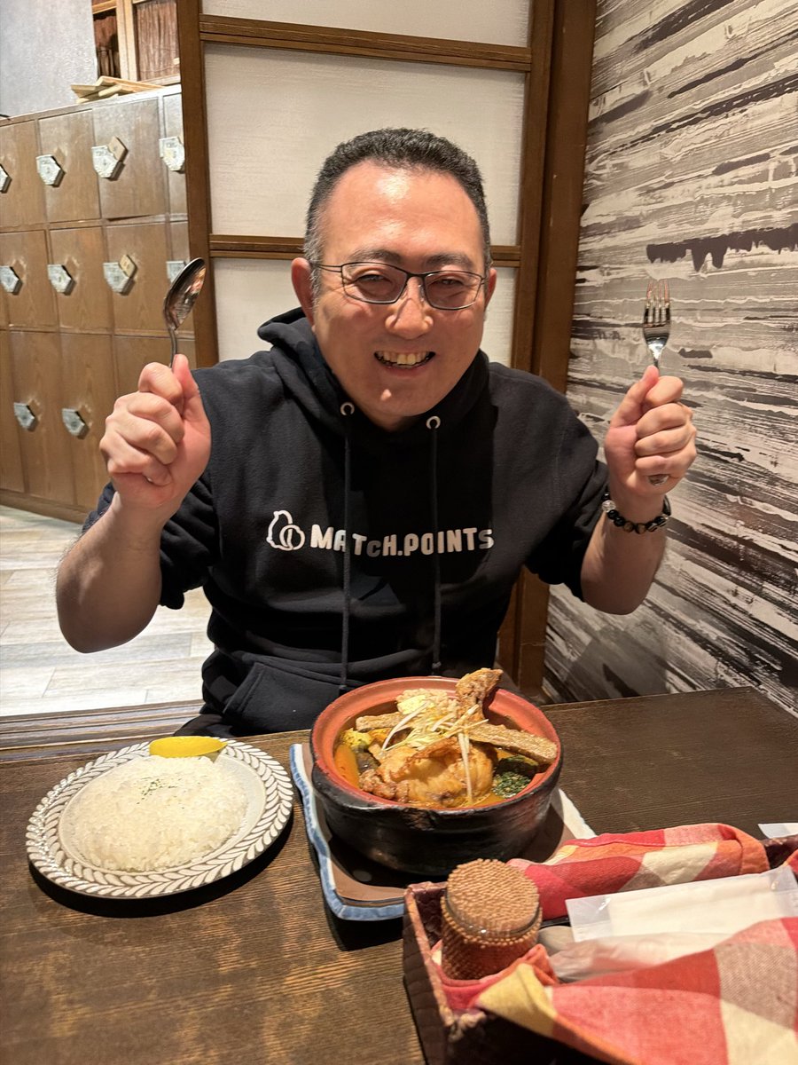 MATcHPOINTs_Tax's tweet photo. おはようございます🐧

札幌の天気は曇一時雨
最高気温は12℃

先日、広報チームでスープカレーを食べました。中の人以外の2人は辛さ耐性強めで大辛を平気な顔で食べていました🔥
中の人だけお口赤ちゃん👶

本日もよろしくお願いいたします🐧 

#企業公式が毎朝地元の天気を言い合う https://t.co/yY5PydRDhB