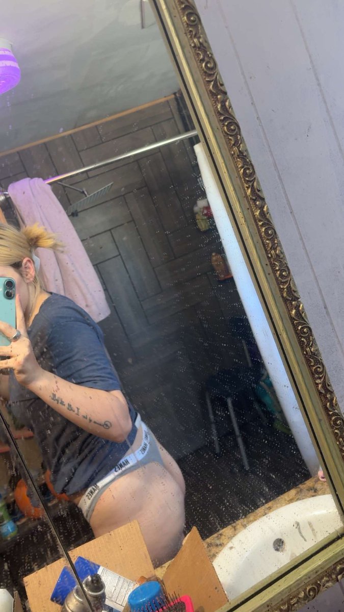 Baddywithadad22's tweet photo. Is my ass fat enough for you ? 
#mylf #ass https://t.co/rYU2vK478X