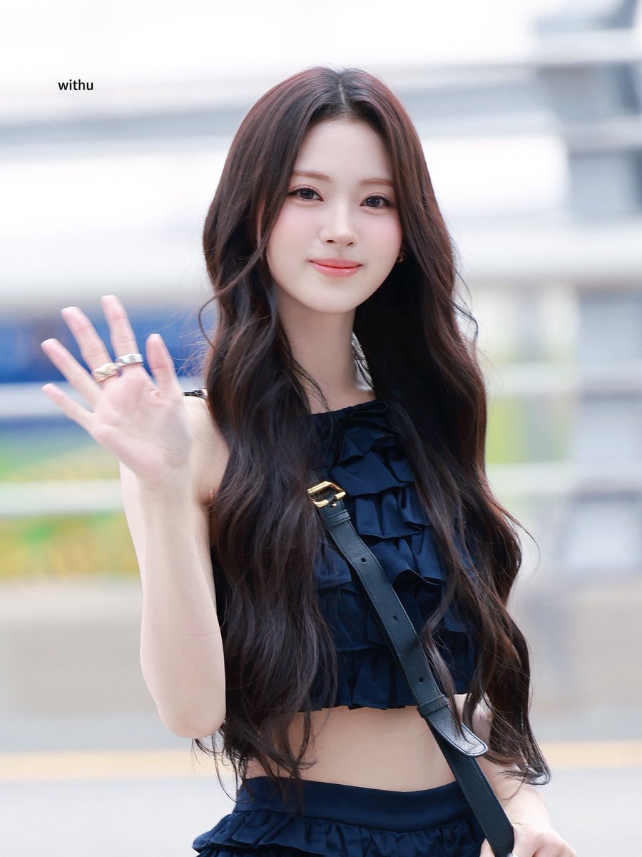 MEOVV ANNA 안나 tweet media