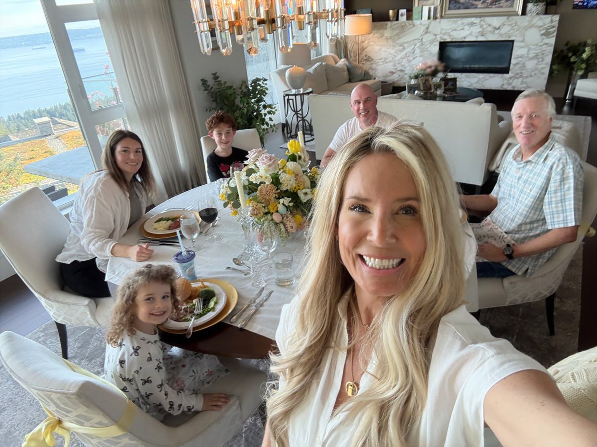 WestVan8675309's tweet photo. My favourite people !π©·π°βοΈ #Easter #WestVan #Glamma https://t.co/PxD4xvd6Z7
