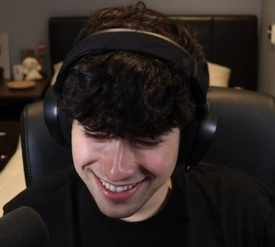 bug !! ❄️ tweet media