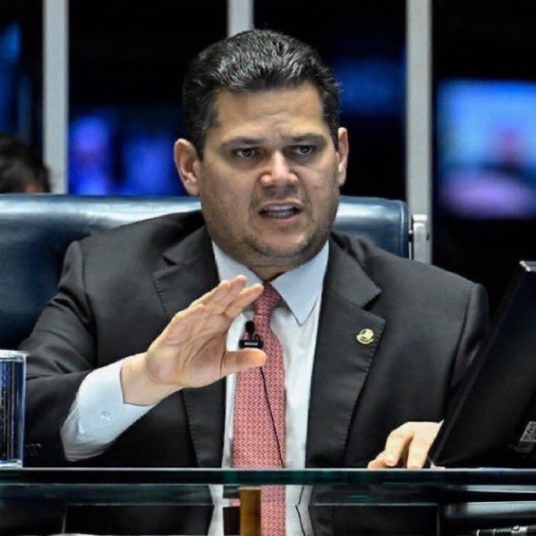 NewsLiberdade's tweet photo. 🚨URGENTE - Vídeo do deputado Nikolas Ferreira cobrando Alcolumbre pela votação do PL da dosimetria para os presos do dia 08 acaba de alcançar a marca de 86 milhões de visualizações https://t.co/Ci3V6l4l6Y