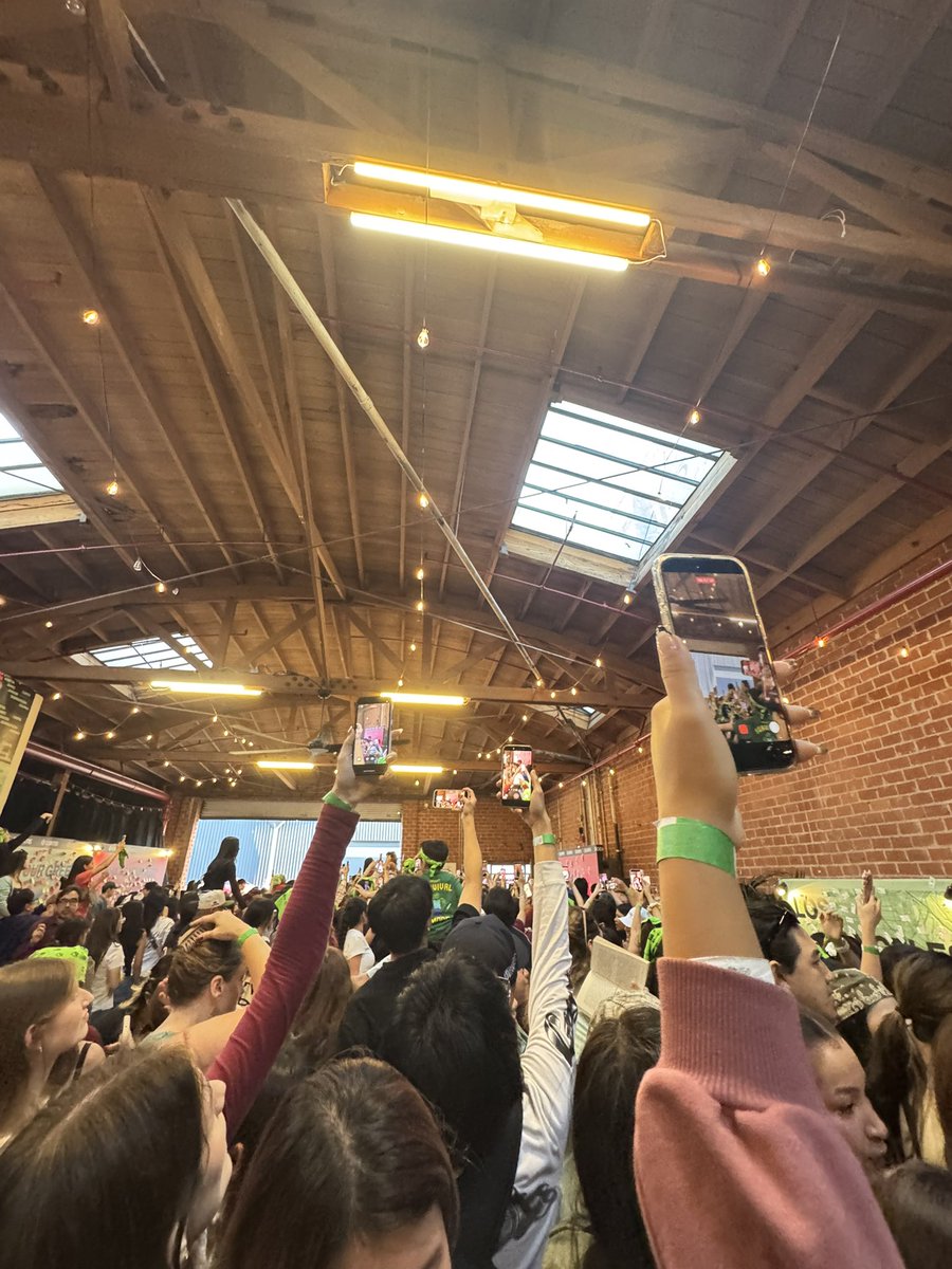 m (•̀ᵥᵥ•́) tweet media