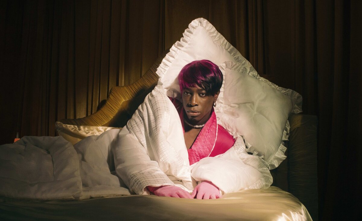 ThorenGary's tweet photo. 🌈 Queer Figure — Happy Birthday Kalifa / Le1f (b. 1989)
Born Khalif Diouf, the rapper and producer formerly known as Le1f helped carve out visible space for openly gay artists in hip-hop. Stylish, strange, and very much doing his own thing. https://t.co/sSNhuyFHev