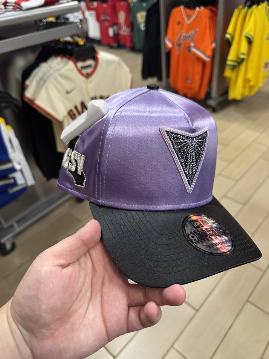 angelina ☺︎ tweet media