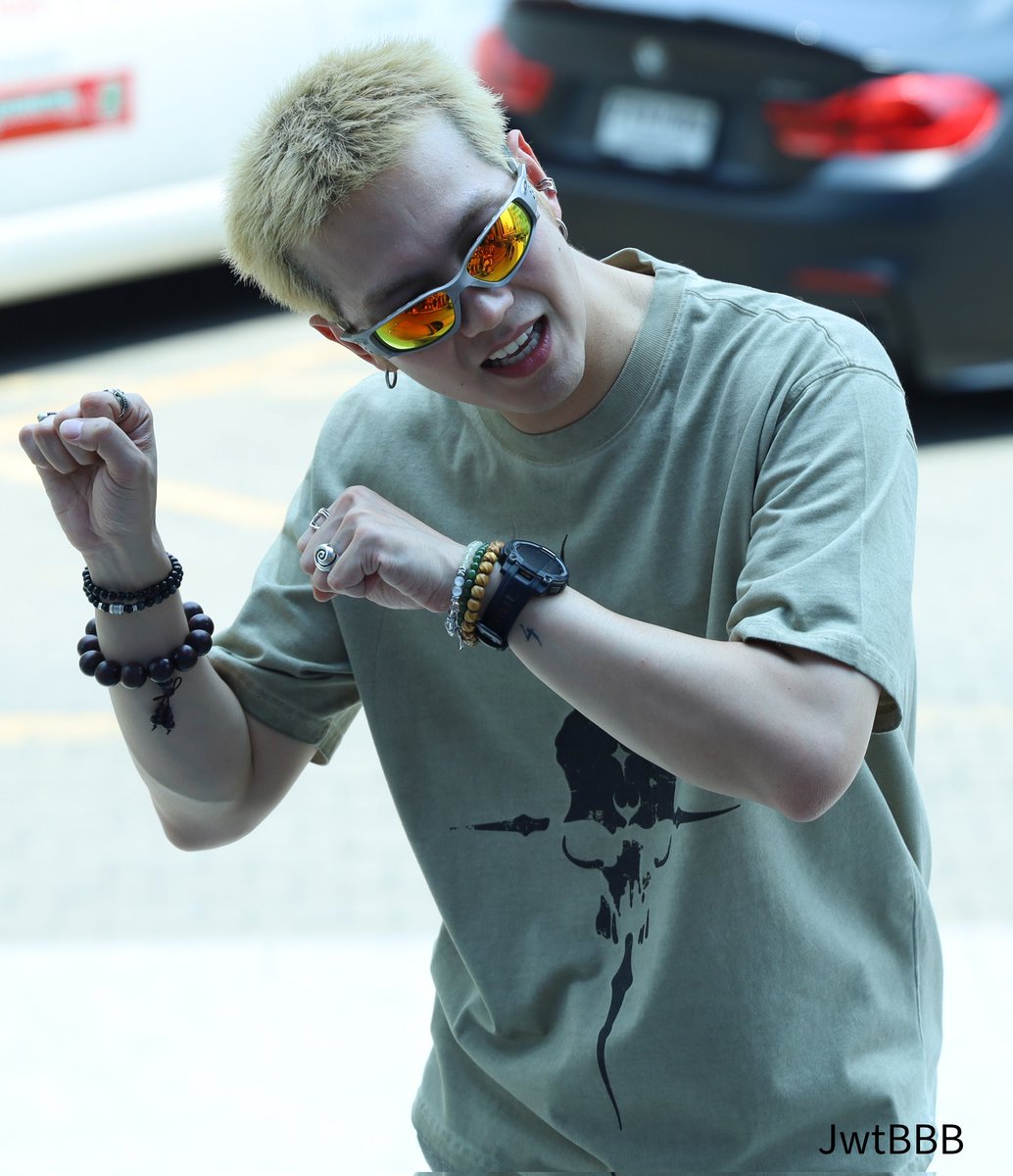 JwtB(uild)B(utter)B(ear) 🌟⭐️ 😍 tweet media